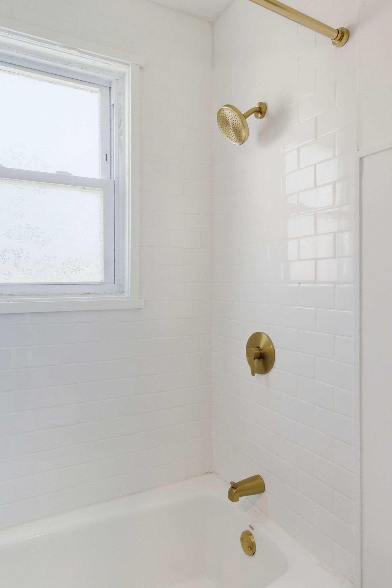 926 Idlewild Drive Madison, TN 37115 - Photo 15 of 25 a bathroom with a shower