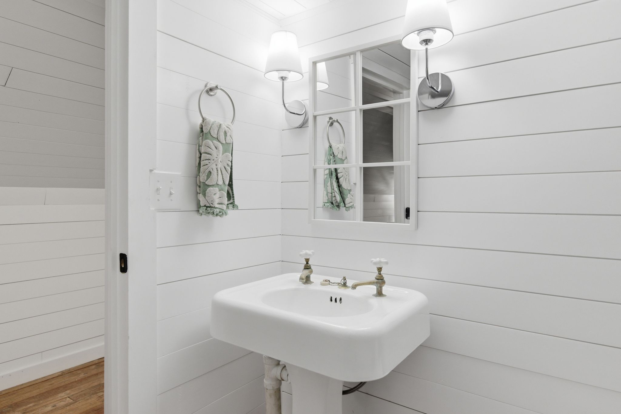 926 Idlewild Drive Madison, TN 37115 - Photo 21 of 25 a bathroom with a sink and a mirror
