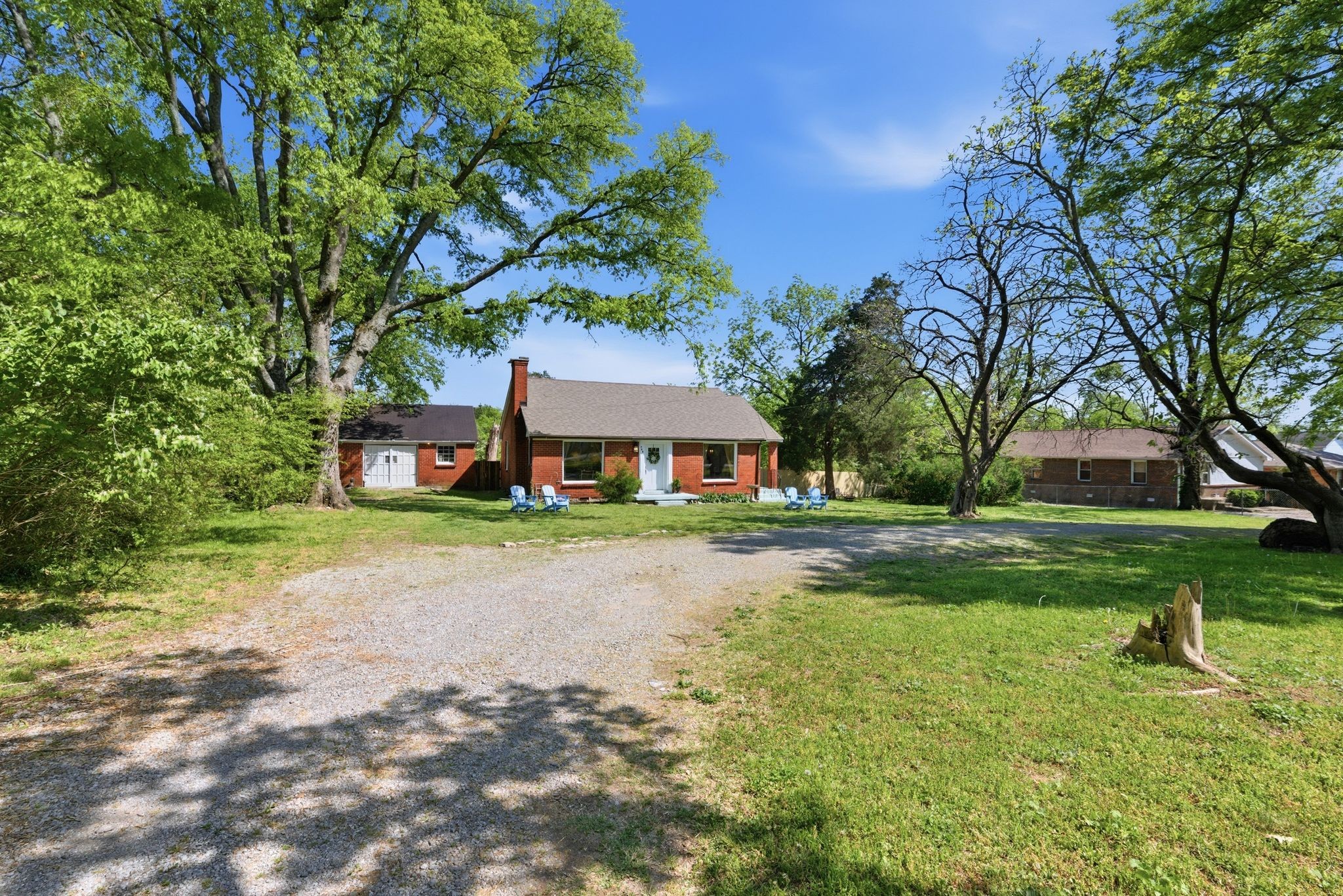 926 Idlewild Drive Madison, TN 37115 - Photo 3 of 25 a front view of a house with a yard