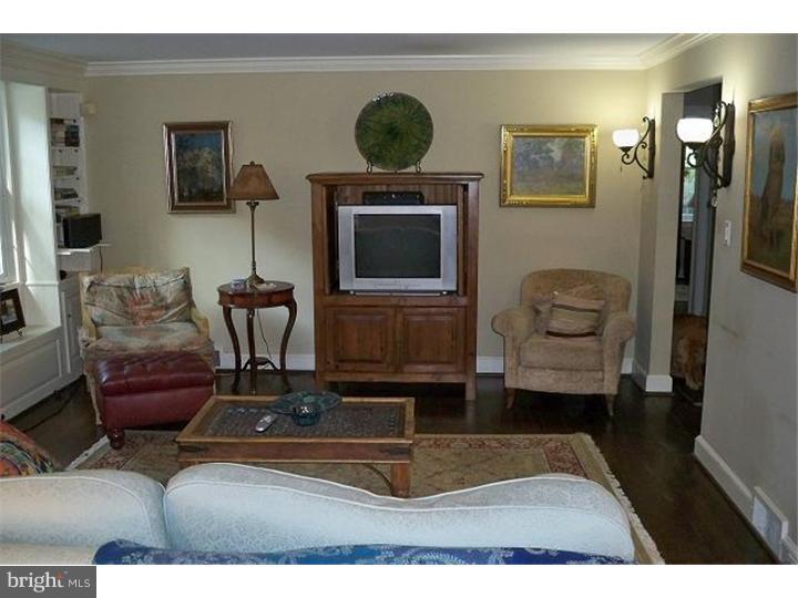 108 Pennington Road Paoli, PA 19301 - Photo 4 of 20 Living Room