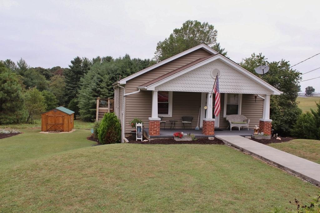 1901 Forest Road Bedford, VA 24523 - Photo 2 of 25 IMG_5106 (1024x683)