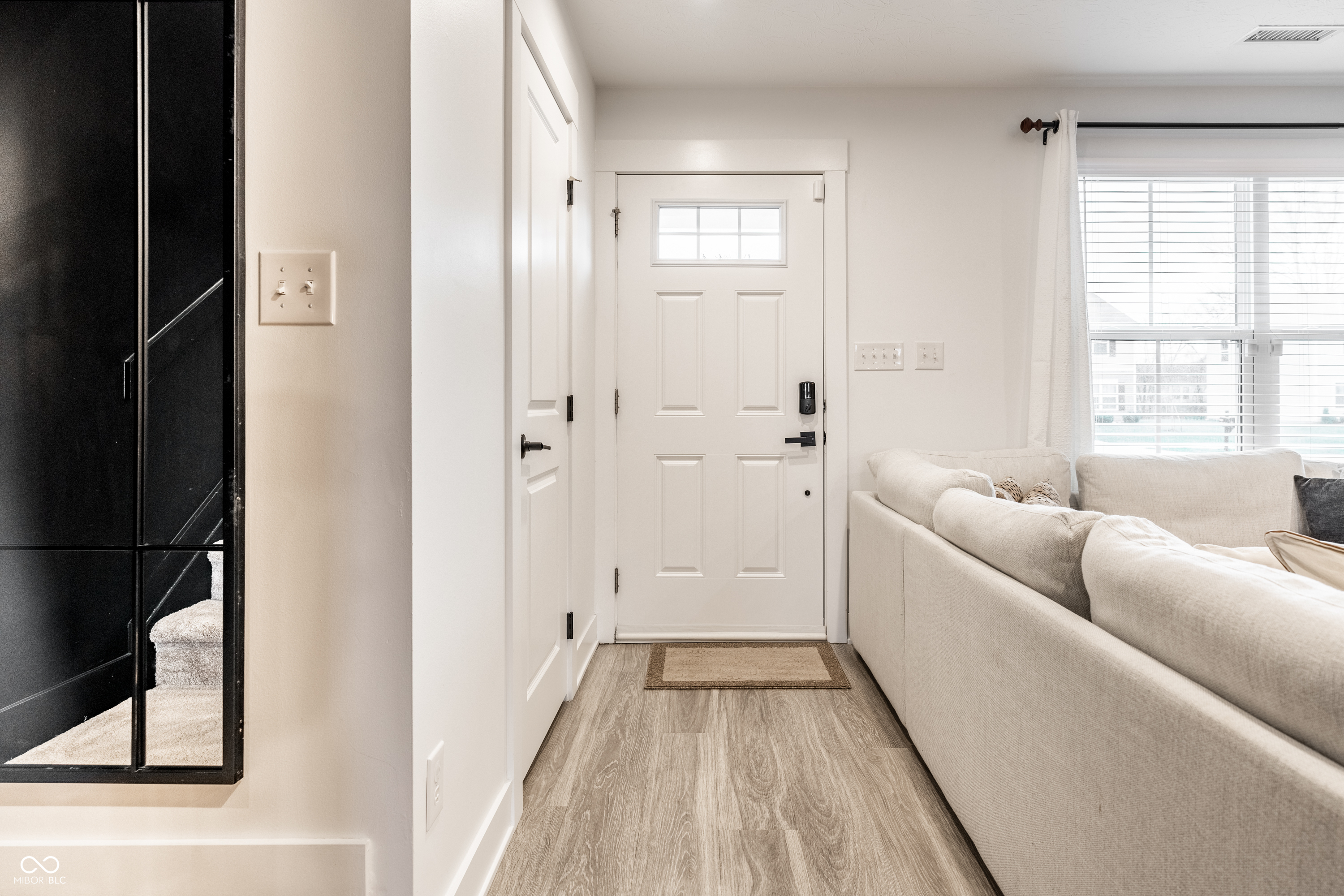 9823 Hulton Road Pendleton, IN 46064 - Photo 3 of 28