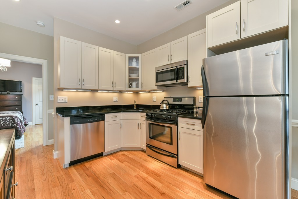 150 1/2 M Street, Unit 3 Boston, MA 02127 - Photo 5 of 14