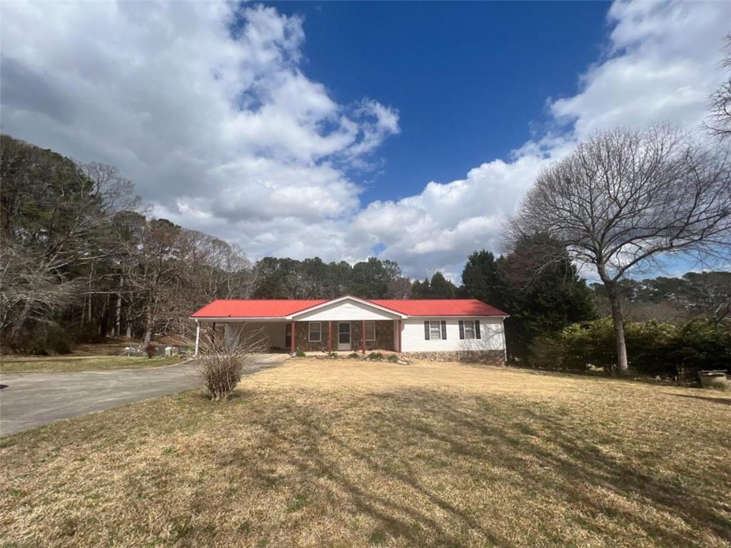 a view of houses with sky view