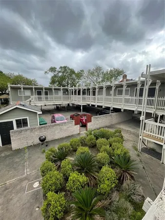 $1,025 | 2006 Sul Ross Street, Unit 5, Houston, TX 77098