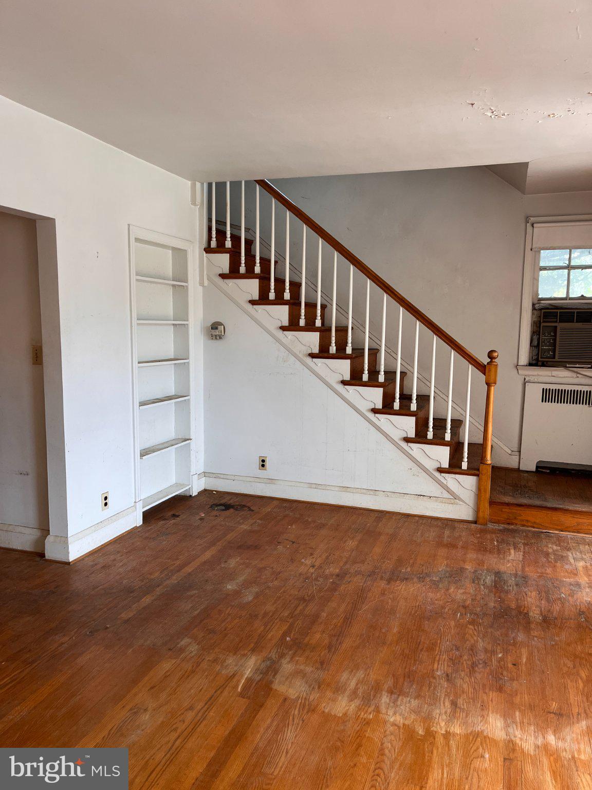 5906 Ayleshire Road Baltimore, MD 21239 - Photo 7 of 41 Staircase to upper level.