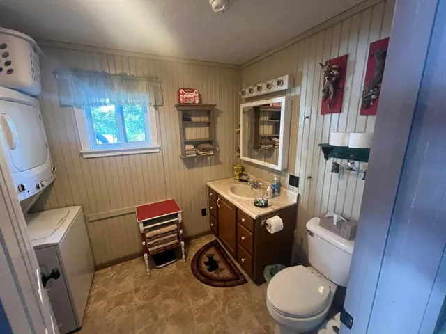 $549,900 | 101 Lake View Lane, Millinocket, ME 04462