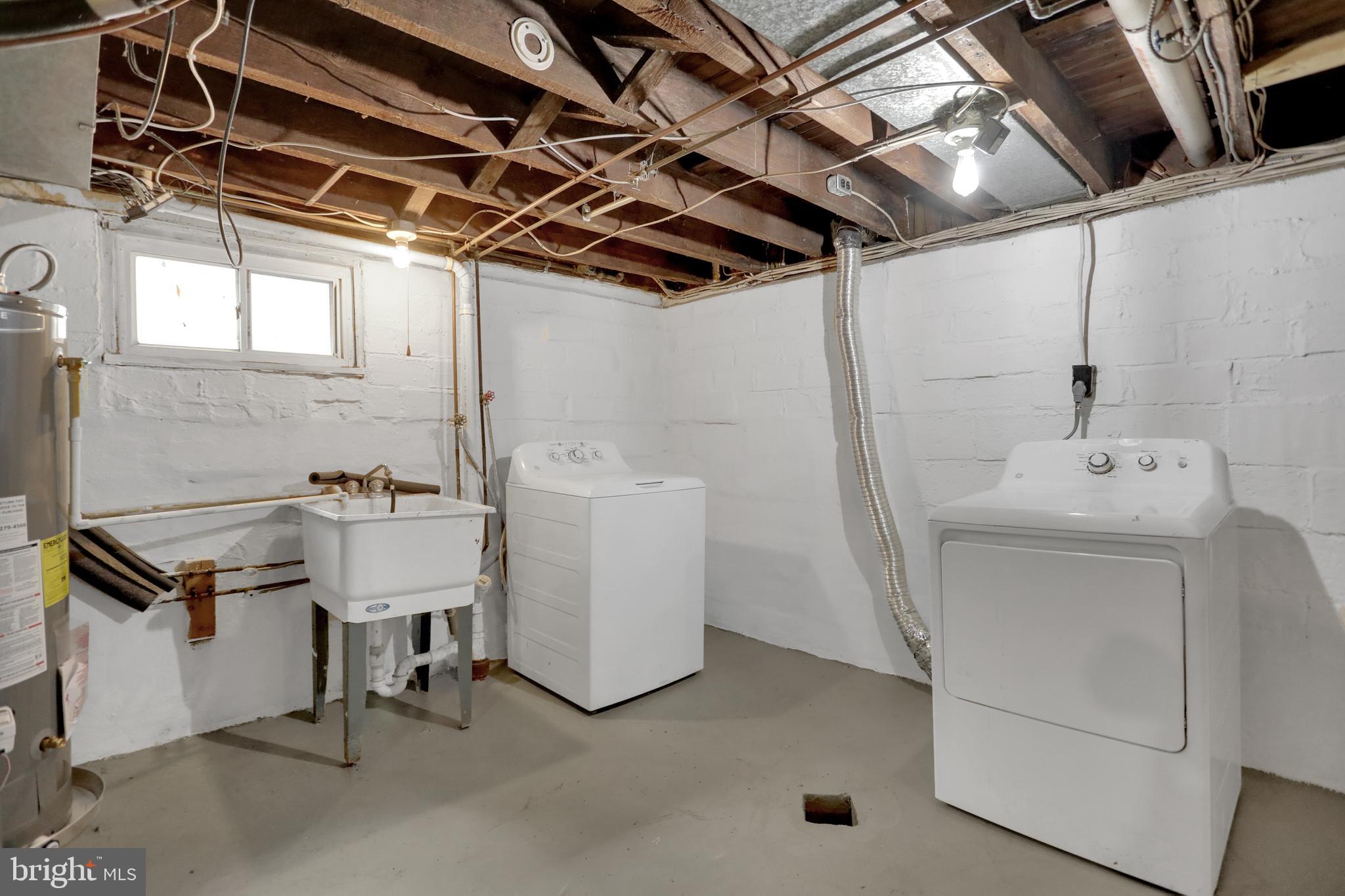 41 Township Road Dundalk, MD 21222 - Photo 28 of 40 a utility room with dryer and washer