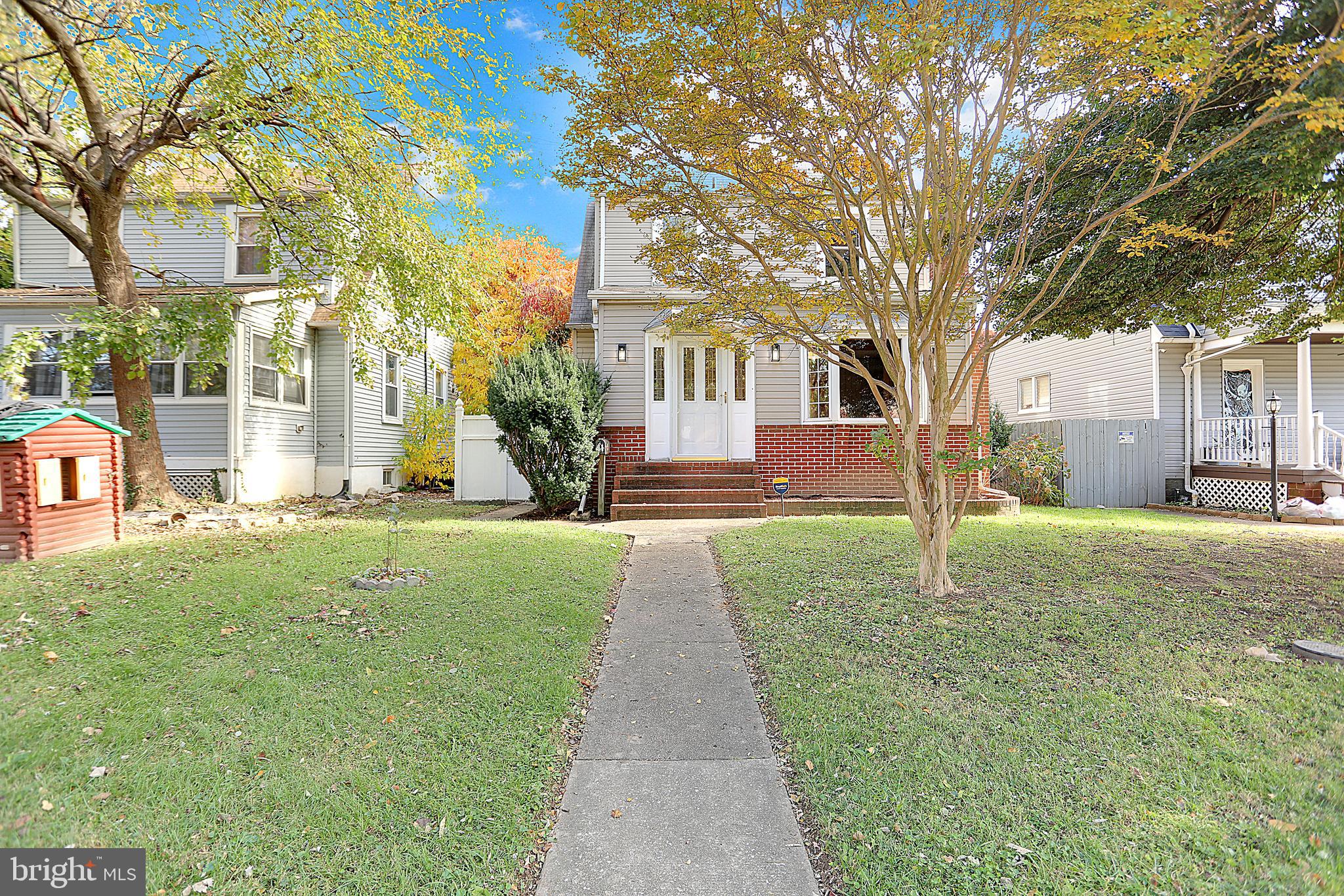 41 Township Road Dundalk, MD 21222 - Photo 3 of 40 a front view of a house with a yard and fountain