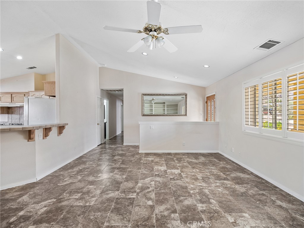 16992 Joshua Road Apple Valley, CA 92307 - Photo 5 of 57