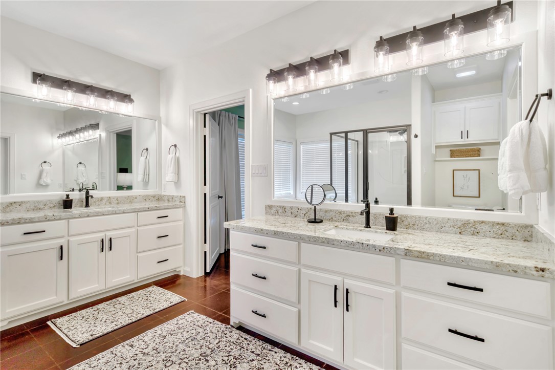 9652 Locke Road Bryan, TX 77808 - Photo 13 of 50 DOUBLE VANITIES