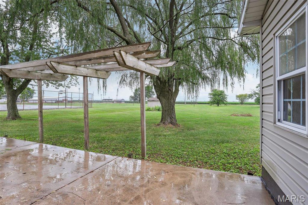 104 North 6th Street Witt, IL 62094 - Photo 4 of 33