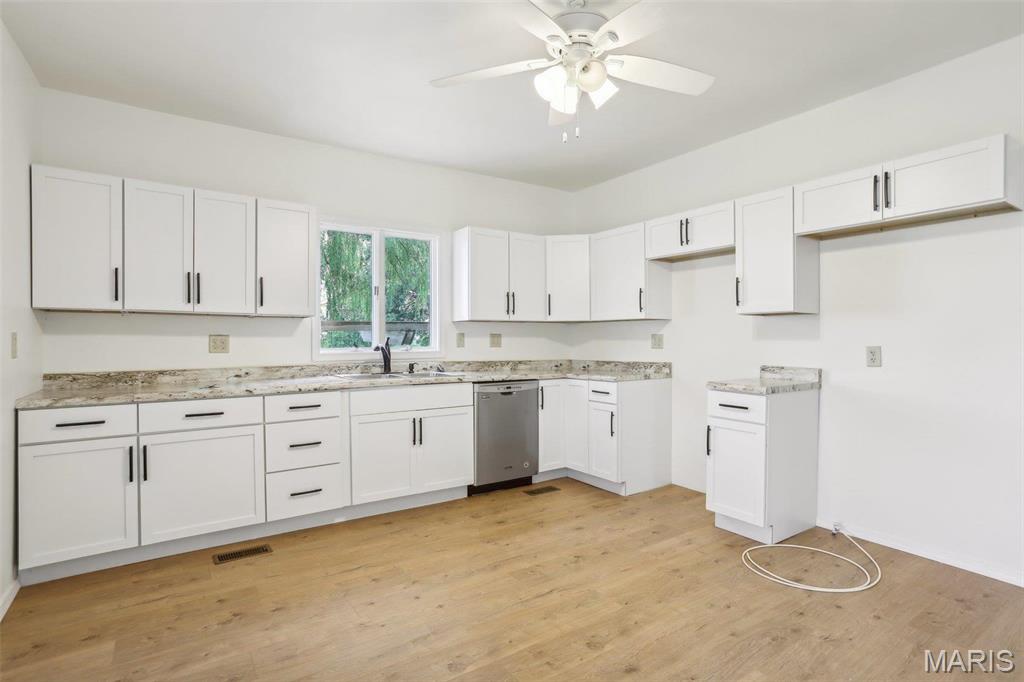 104 North 6th Street Witt, IL 62094 - Photo 9 of 33