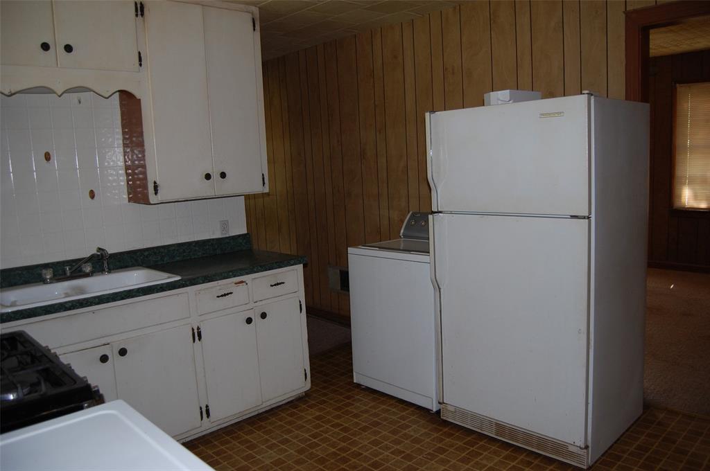 141 Ragland Street Graham, TX 76450 - Photo 9 of 17