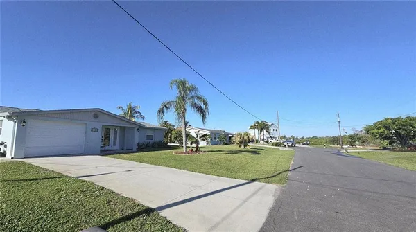 a view of a backyard of the house
