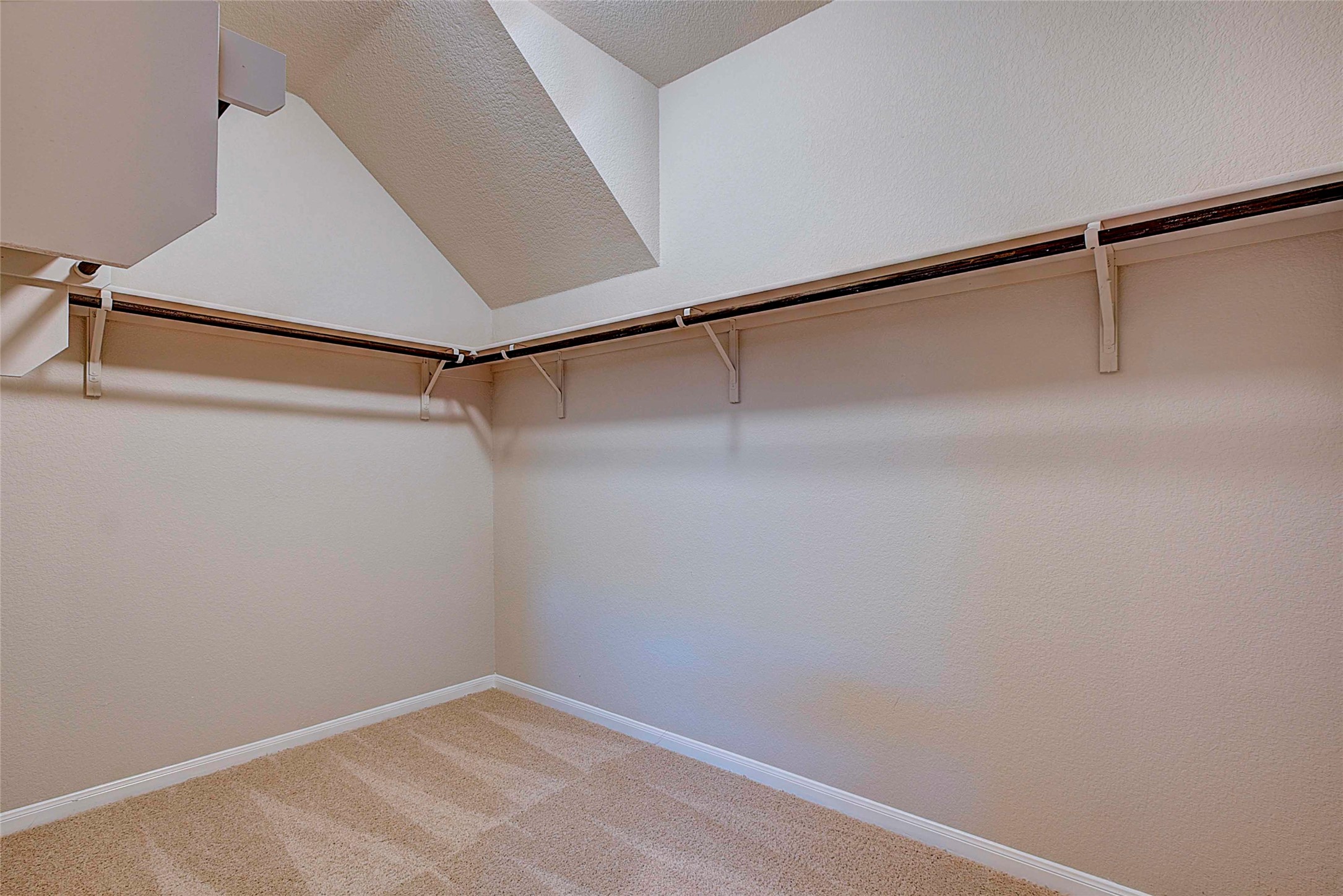10404 Hatton Lane Austin, TX 78754 - Photo 16 of 27 a view of small space