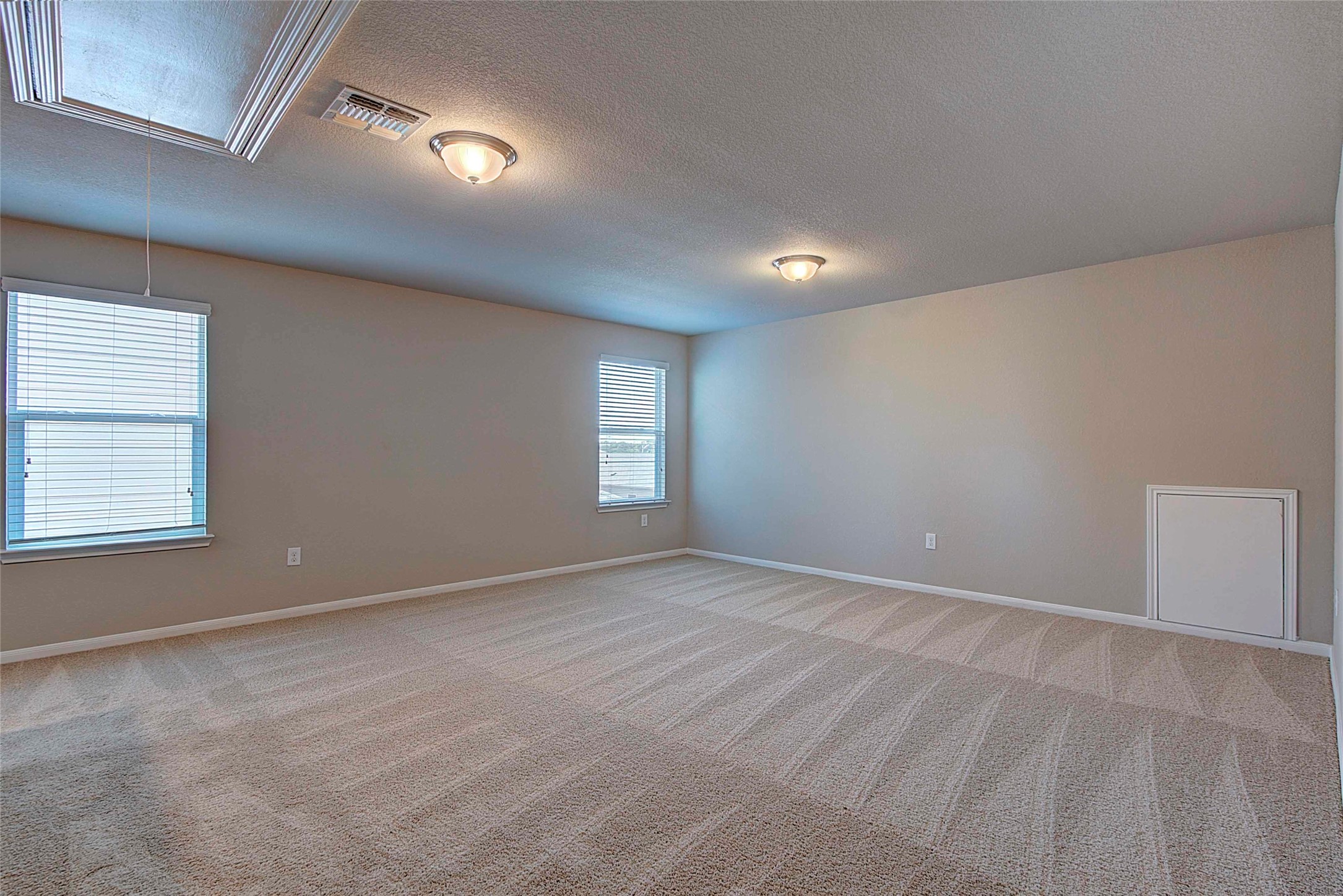 10404 Hatton Lane Austin, TX 78754 - Photo 17 of 27 an empty room with windows