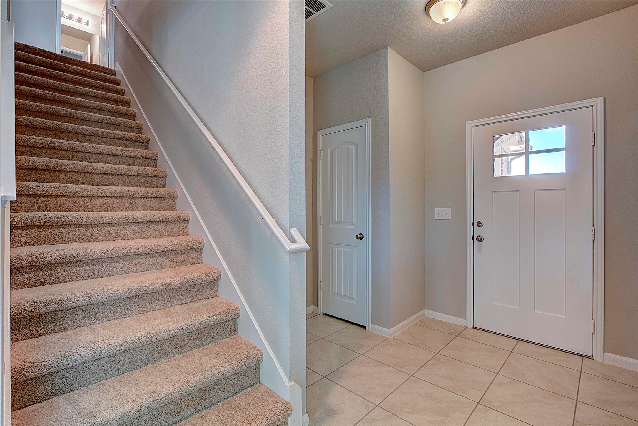10404 Hatton Lane Austin, TX 78754 - Photo 4 of 27