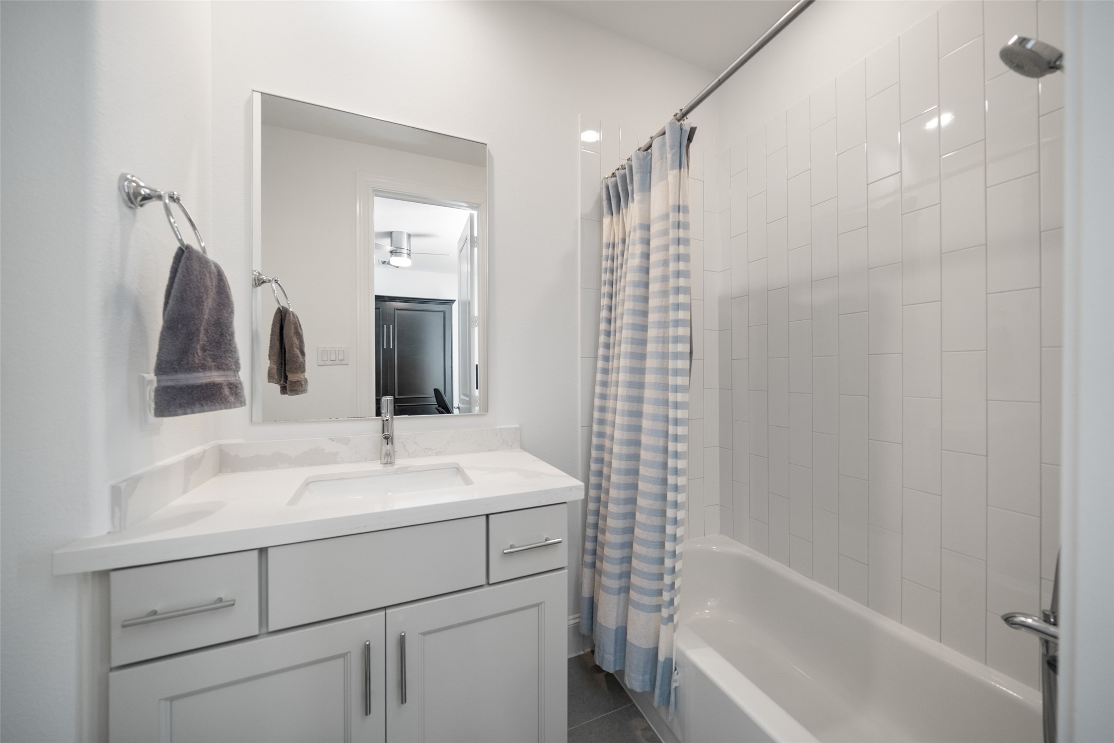 3307 Timbergrove Oaks Street Houston, TX 77008 - Photo 28 of 33 a bathroom with a sink tub vanity and a mirror