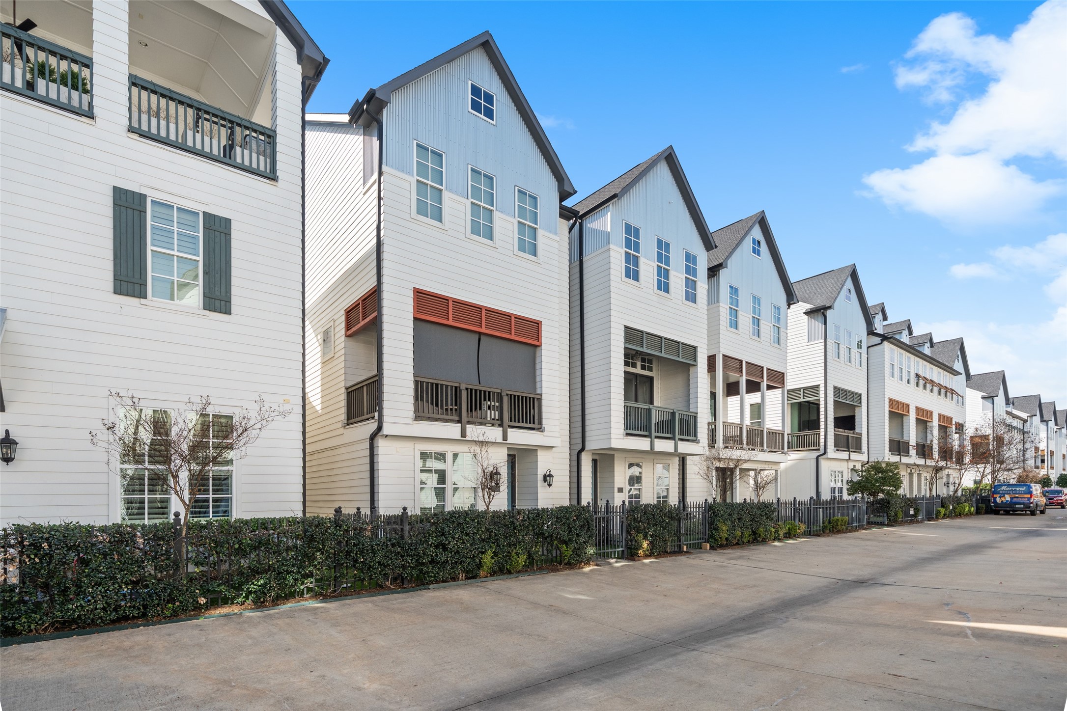 3307 Timbergrove Oaks Street Houston, TX 77008 - Photo 29 of 33 a front view of a house with a yard