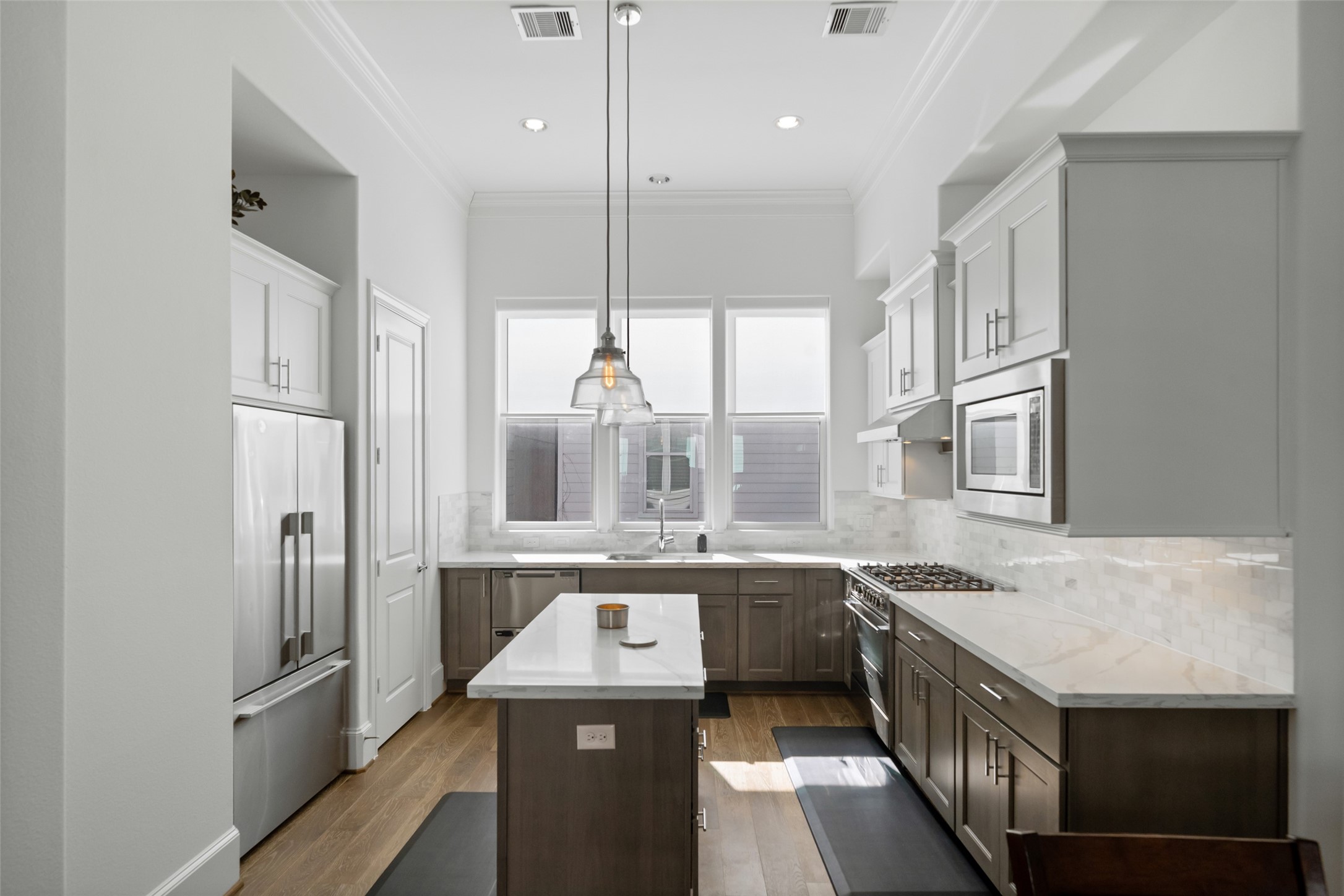 3307 Timbergrove Oaks Street Houston, TX 77008 - Photo 7 of 33 a kitchen with stainless steel appliances granite countertop a sink a stove and a refrigerator