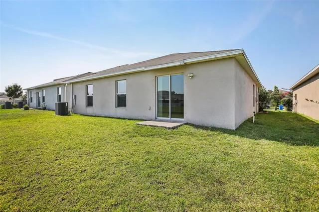 a view of a house with backyard and garden