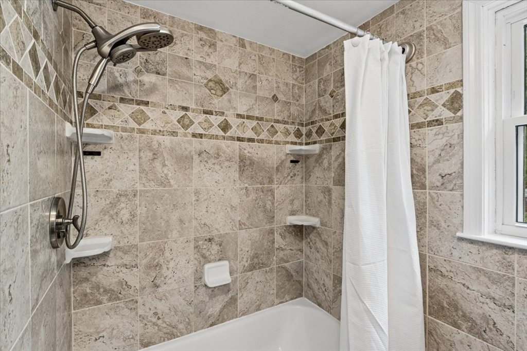 9 Robinhood Road Tyngsborough, MA 01879 - Photo 24 of 41