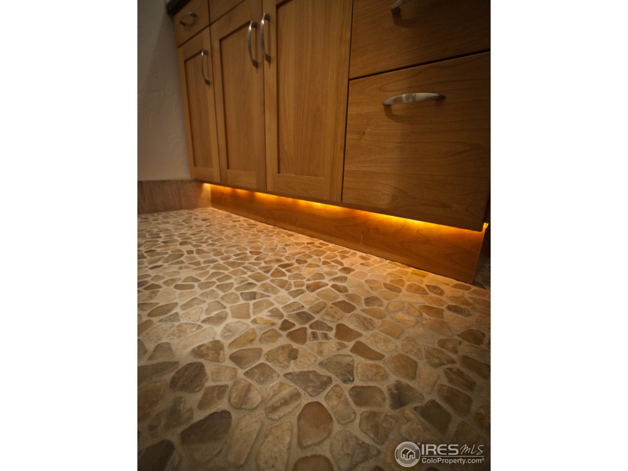 3718 Spring Valley Road Boulder, CO 80304 - Photo 23 of 25 a bathroom with a shower