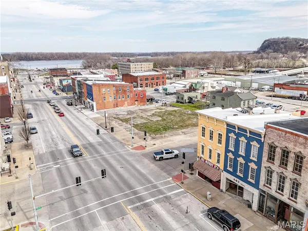 $339,000 | 403 Broadway, Hannibal, MO 63401