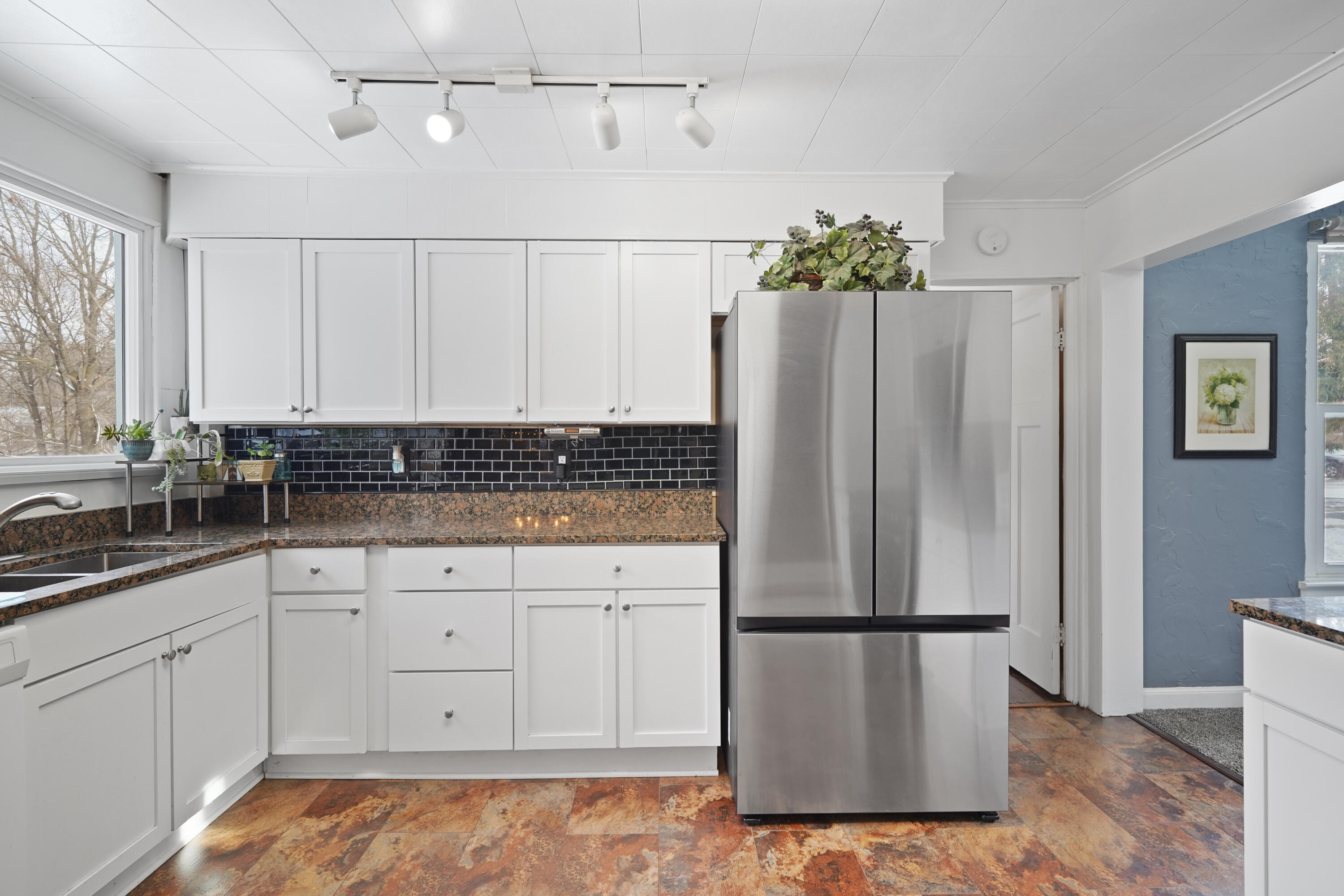 W198 Tombeau Boulevard Bloomfield, WI 53128 - Photo 11 of 43 Kitchen