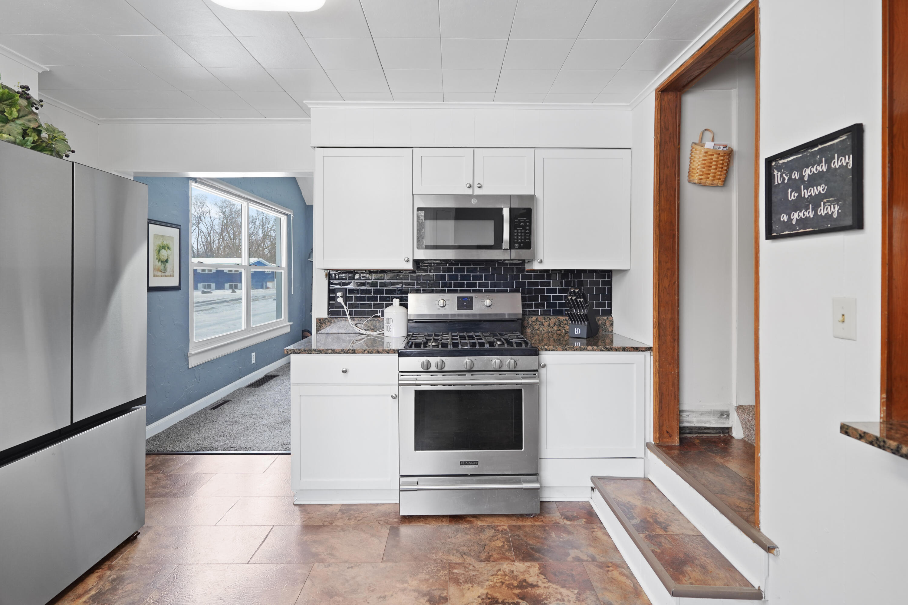 W198 Tombeau Boulevard Bloomfield, WI 53128 - Photo 14 of 43 Kitchen