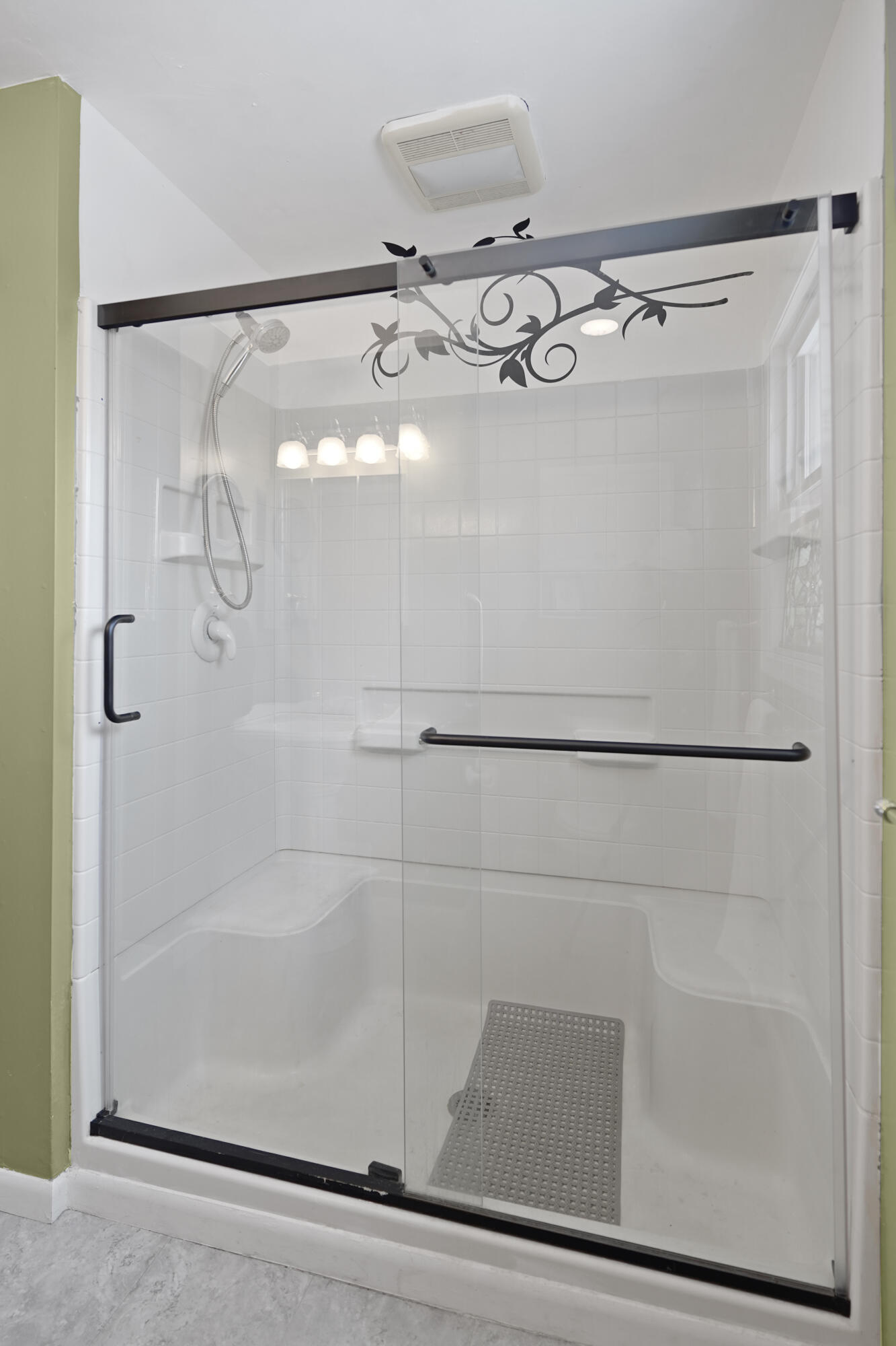 W198 Tombeau Boulevard Bloomfield, WI 53128 - Photo 27 of 43 Main Floor Full Bath
