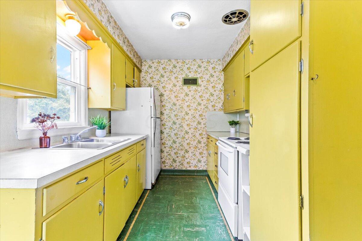 2910 Boving Road Southwest Lancaster, OH 43130 - Photo 7 of 25 Kitchen