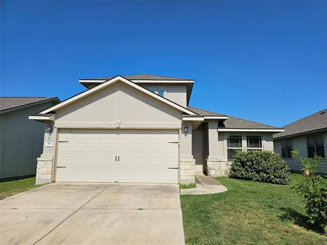 a view of a house with backyard