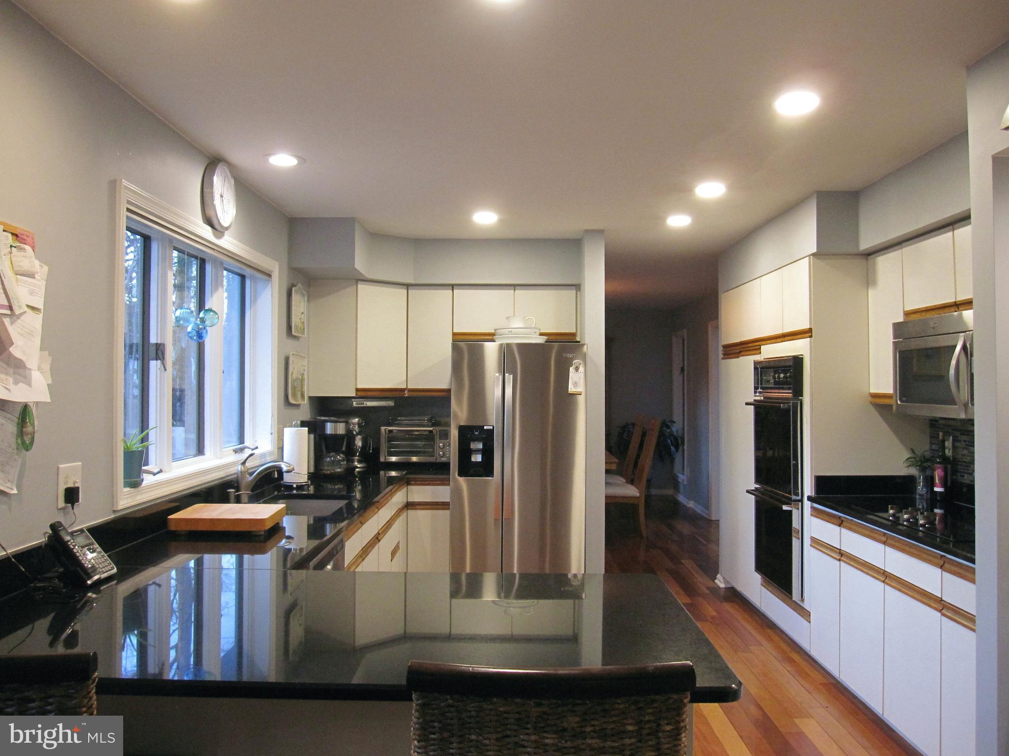565 Laurel Court Riva, MD 21140 - Photo 15 of 55 Kitchen with granite counters
