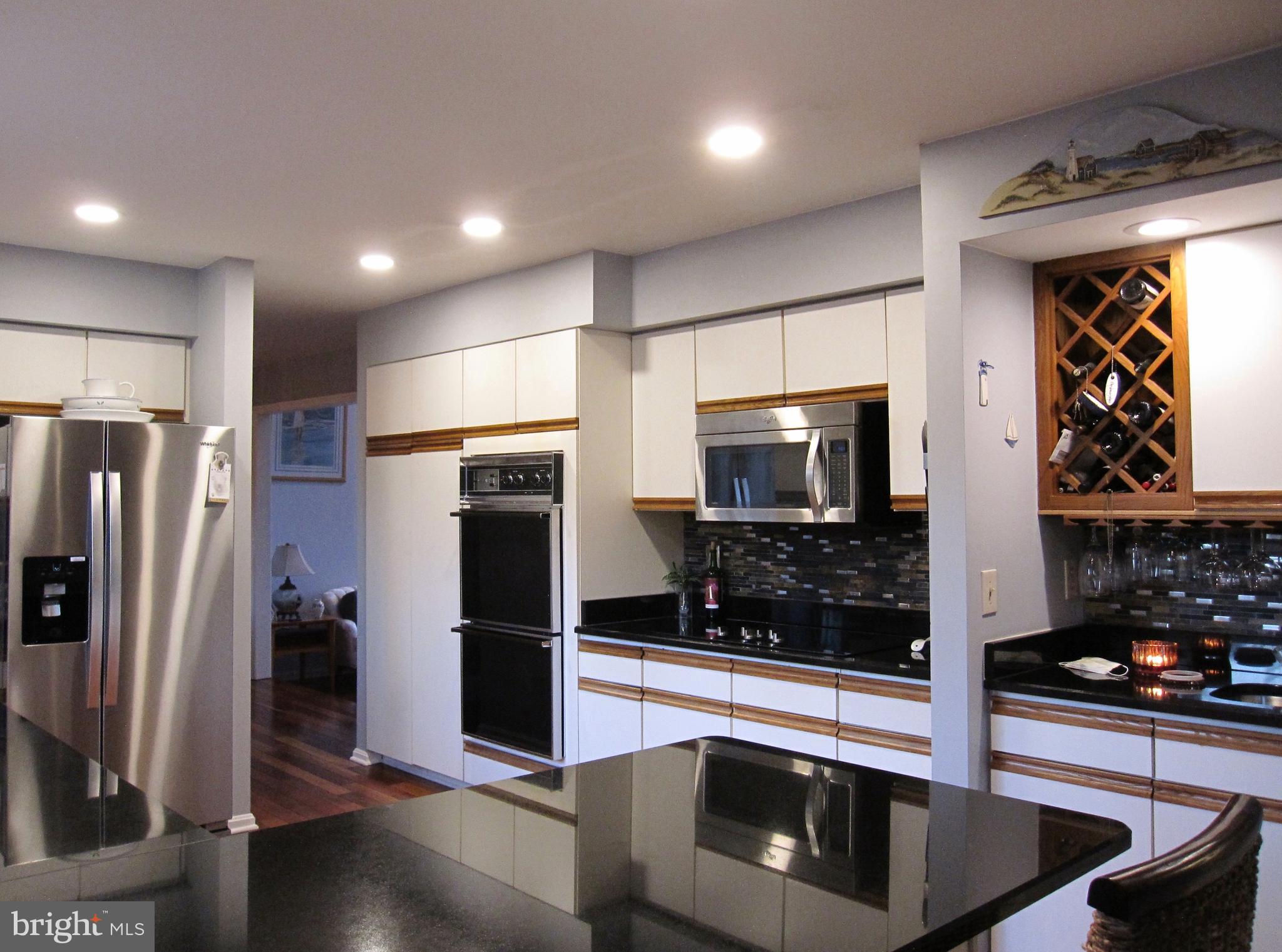 565 Laurel Court Riva, MD 21140 - Photo 19 of 55 Kitchen with double ovens & Cooktop & Microwave