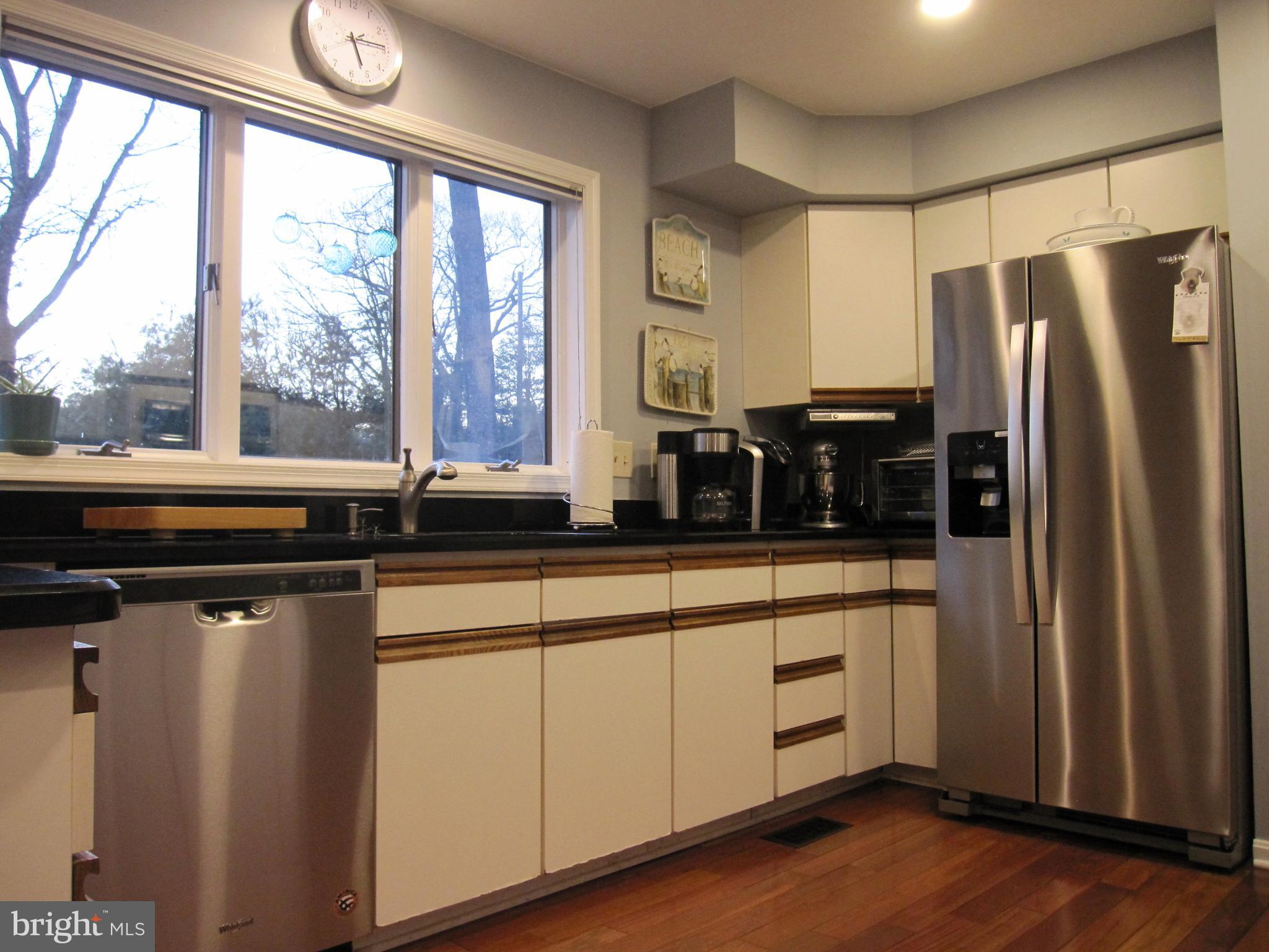 565 Laurel Court Riva, MD 21140 - Photo 21 of 55 Kitchen with new dishwasher