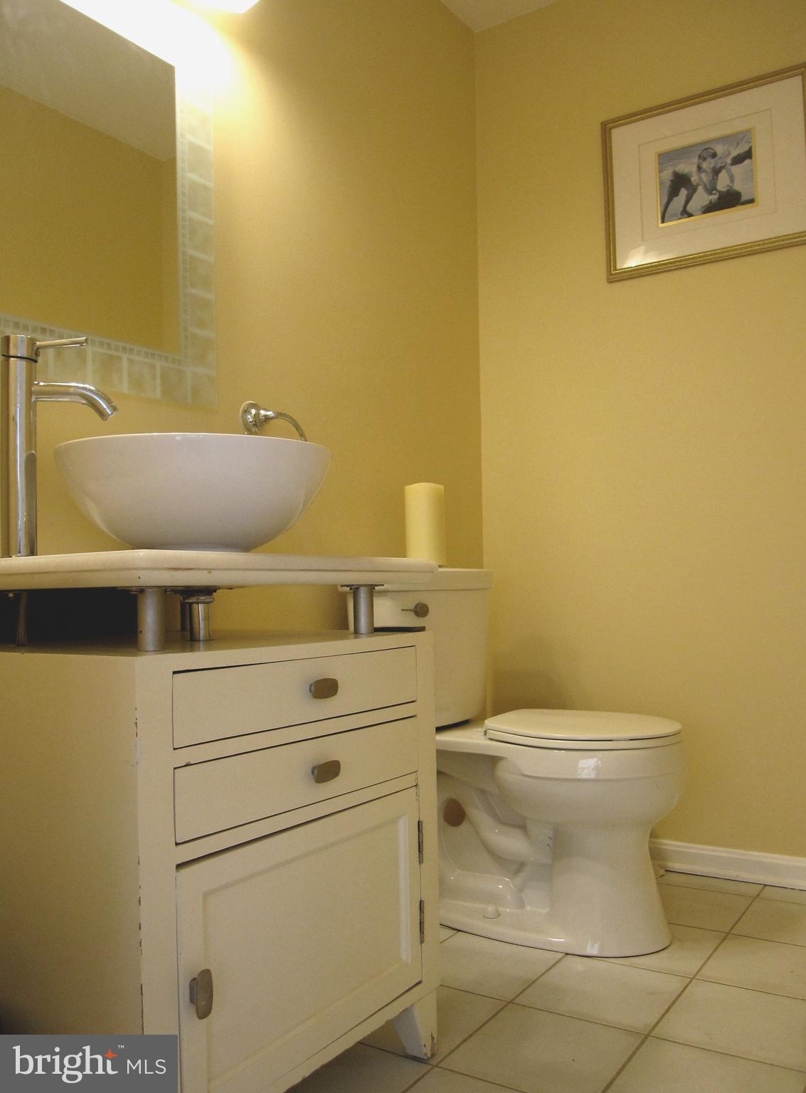 565 Laurel Court Riva, MD 21140 - Photo 28 of 55 Main level Powder room
