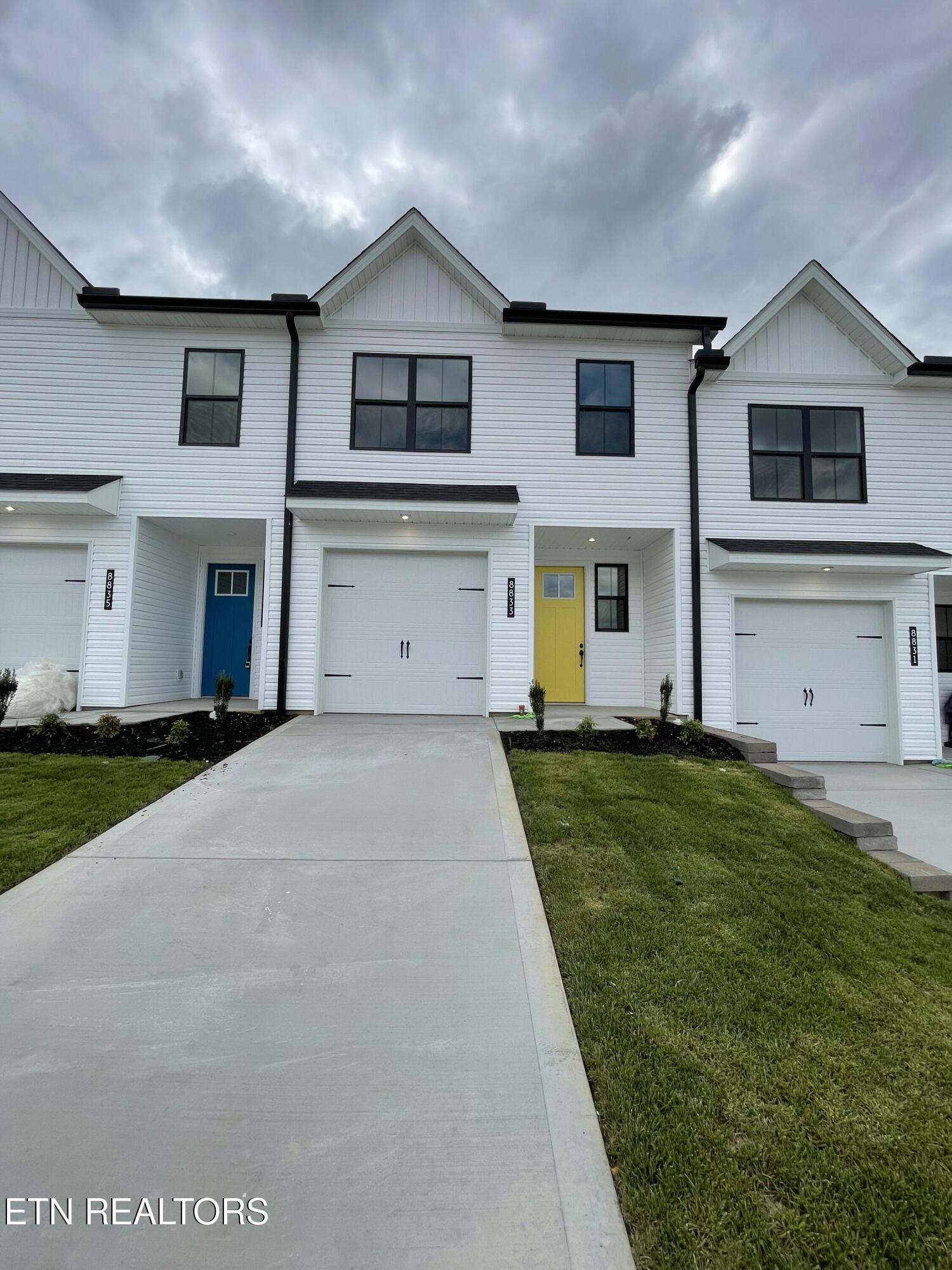 8833 Chapman Trce Way