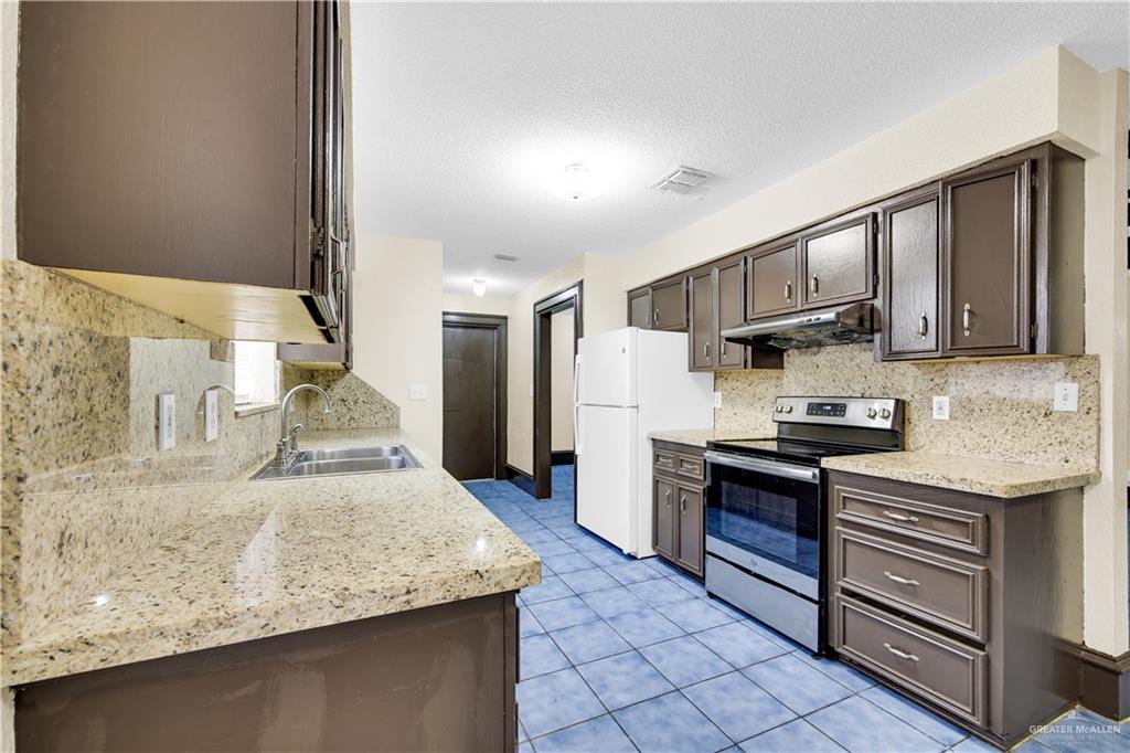 2316 Pin Oak Road Edinburg, TX 78539 - Photo 3 of 17