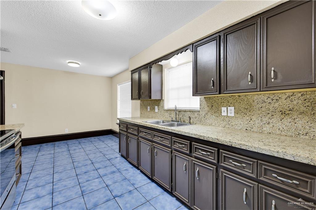 2316 Pin Oak Road Edinburg, TX 78539 - Photo 4 of 17