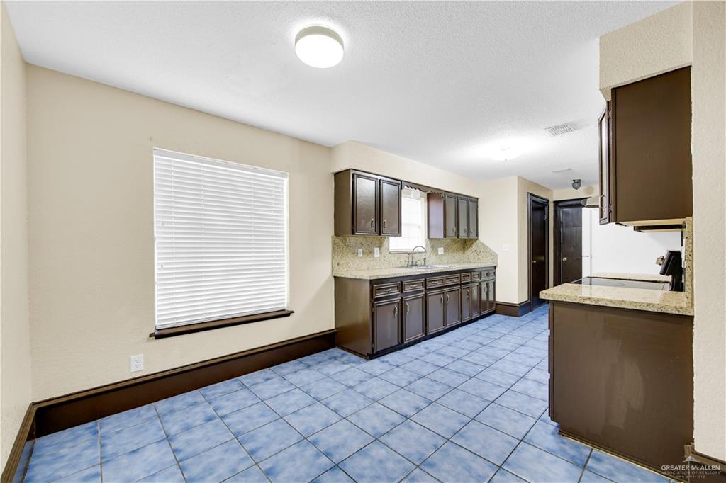 2316 Pin Oak Road Edinburg, TX 78539 - Photo 5 of 17