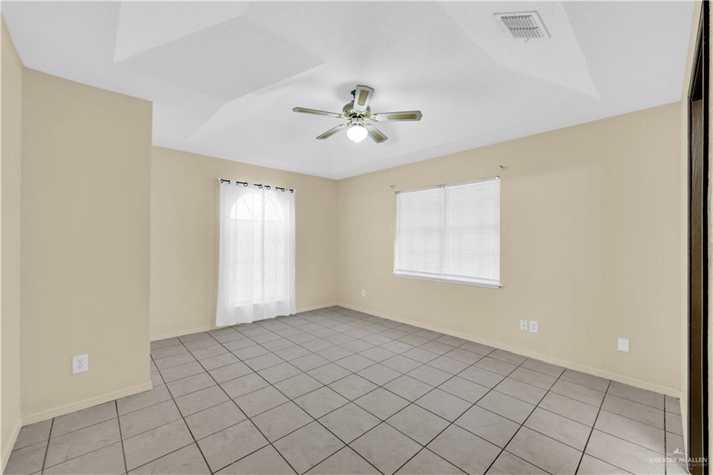 2316 Pin Oak Road Edinburg, TX 78539 - Photo 9 of 17 Primary Bedroom