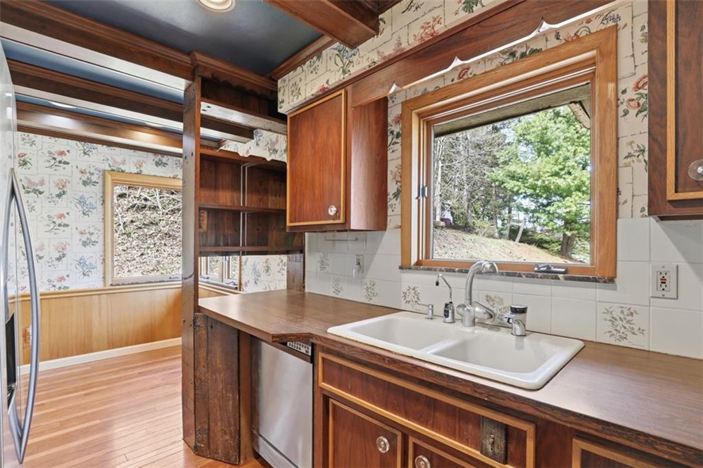 239 Byron Road Pittsburgh, PA 15237 - Photo 12 of 37