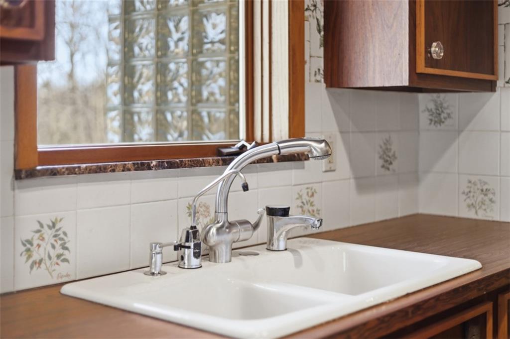 239 Byron Road Pittsburgh, PA 15237 - Photo 14 of 37