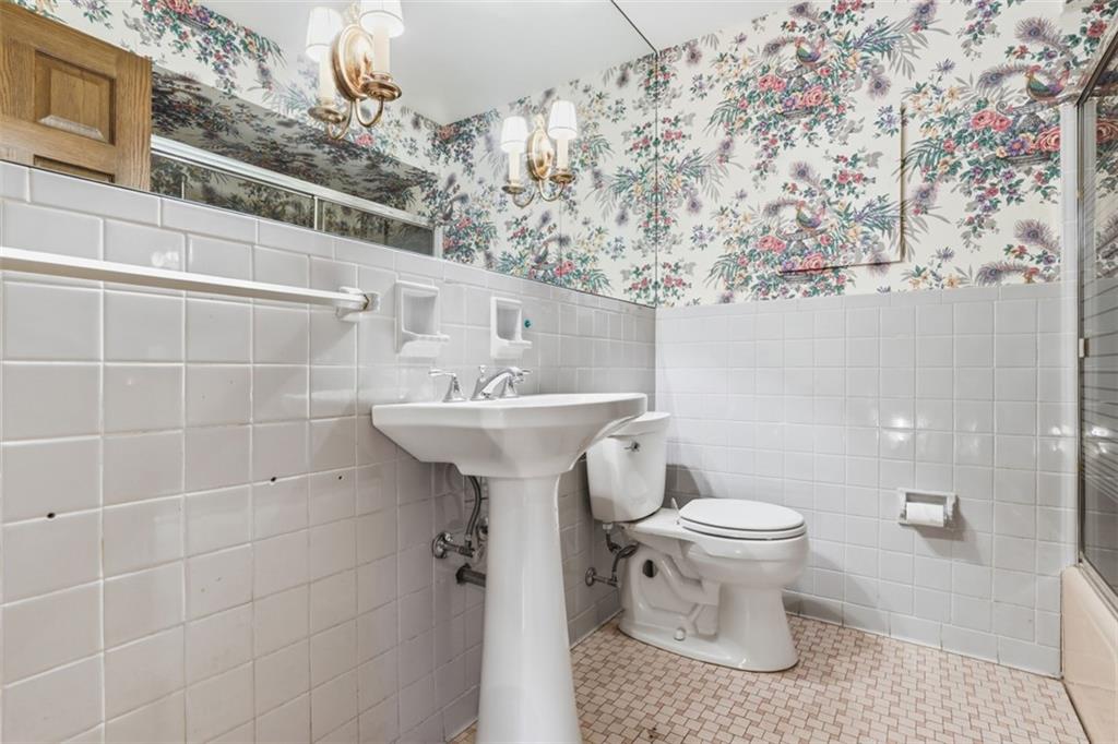 239 Byron Road Pittsburgh, PA 15237 - Photo 16 of 37