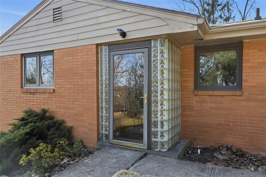 239 Byron Road Pittsburgh, PA 15237 - Photo 2 of 37