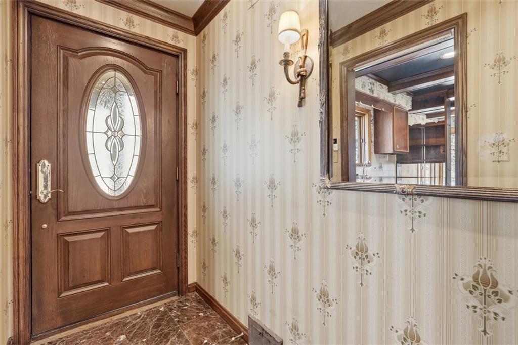 239 Byron Road Pittsburgh, PA 15237 - Photo 4 of 37