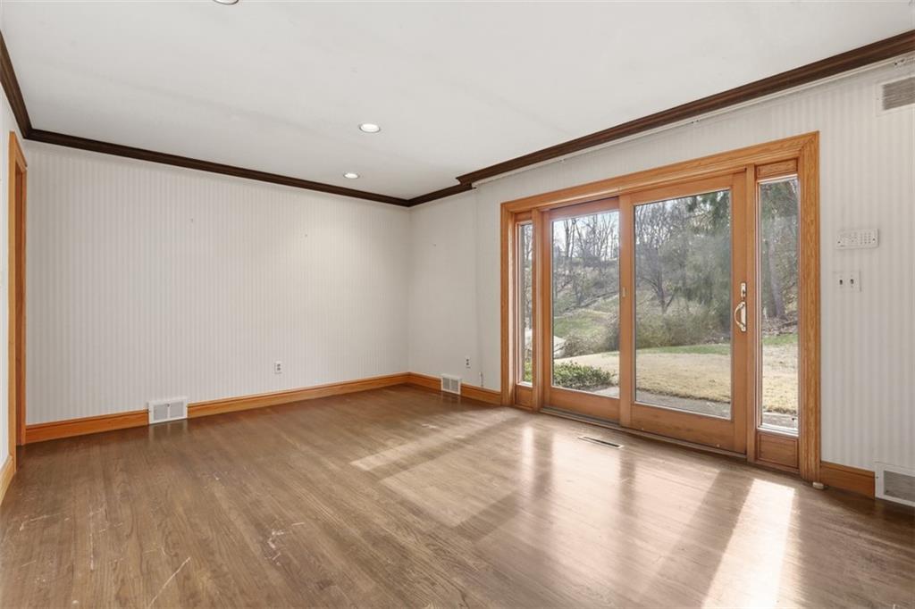 239 Byron Road Pittsburgh, PA 15237 - Photo 7 of 37