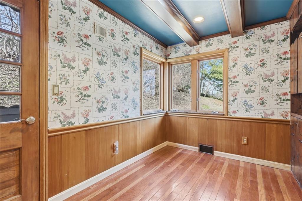 239 Byron Road Pittsburgh, PA 15237 - Photo 8 of 37